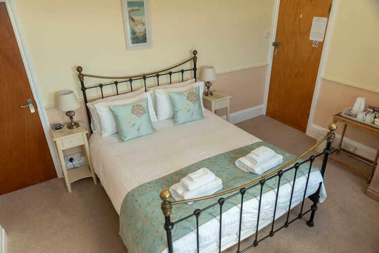 Harbour Lights Guest House - Image 1 - UK Tourism Online