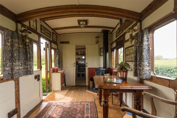 Highcross Camping Coach & Living Van - Image 3 - UK Tourism Online