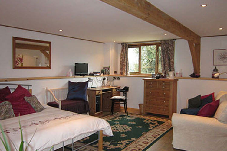 Hilltop Barn - Image 3 - UK Tourism Online