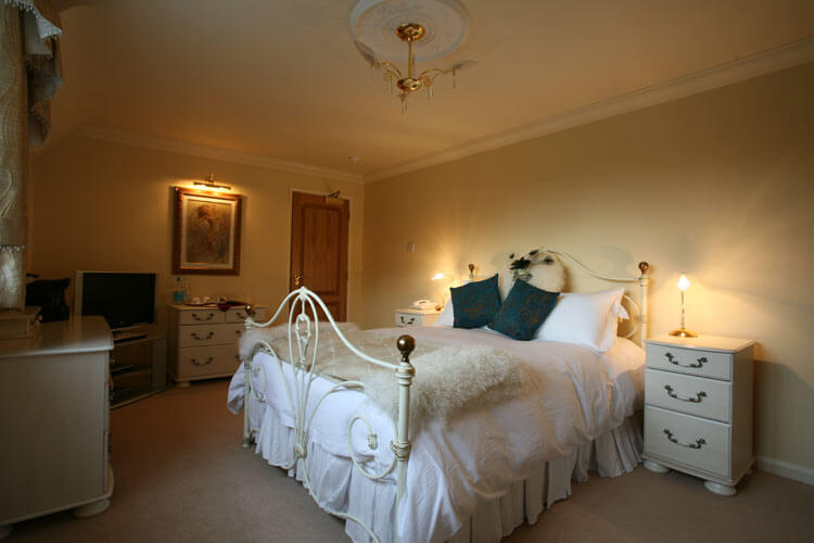 Les Bouviers Restaurant With Rooms - Image 4 - UK Tourism Online