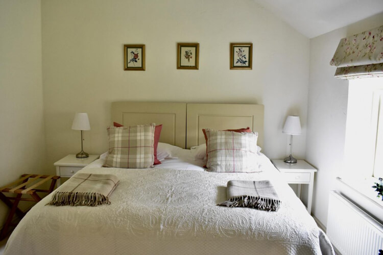 Manor Barn Bed & Breakfast - Image 3 - UK Tourism Online