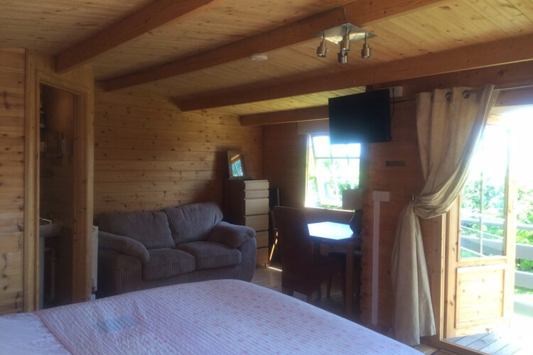 Morlais Log Cabin - Image 2 - UK Tourism Online