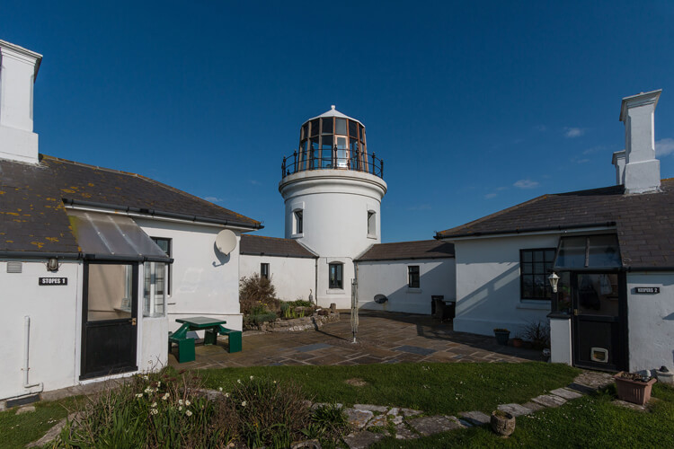 Old Higher Lighthouse - Image 2 - UK Tourism Online