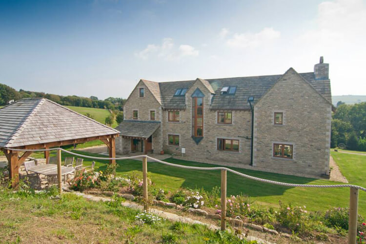 Purbeck Valley Farmhouse - Image 1 - UK Tourism Online