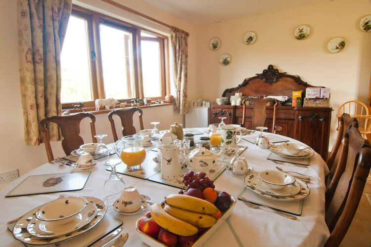 Purbeck Valley Farmhouse - Image 4 - UK Tourism Online