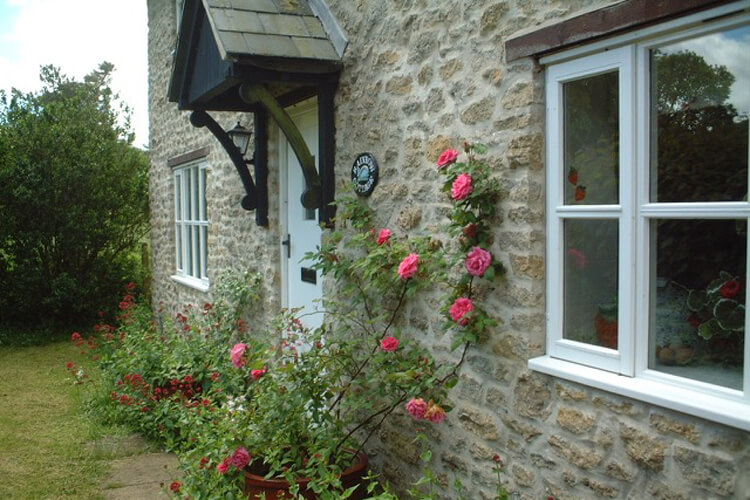 Rainbow Cottage - Image 1 - UK Tourism Online