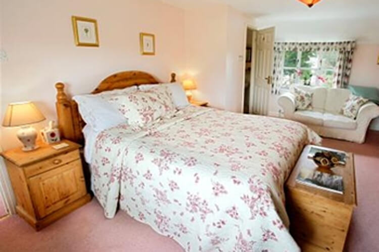 Rainbow Cottage - Image 3 - UK Tourism Online