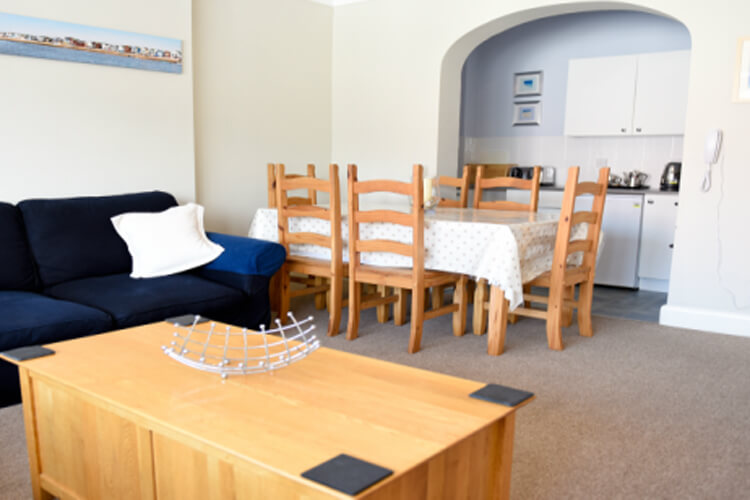 Riviera Holiday Apartments - Image 2 - UK Tourism Online