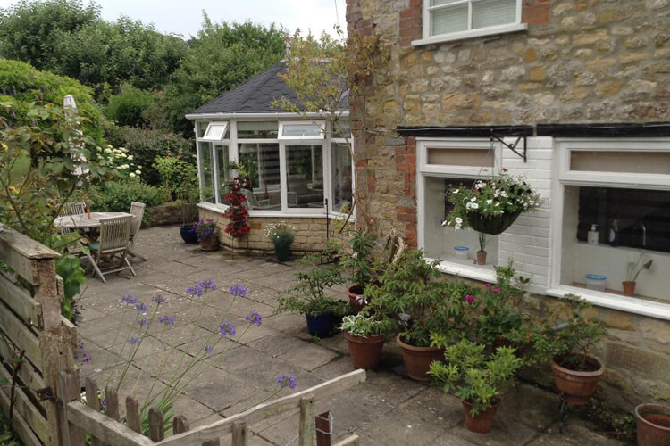 Sherborne Garden Cottage - Image 1 - UK Tourism Online