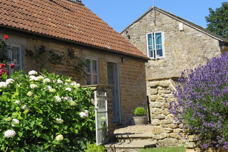 The Barn at Knapp Farmhouse - Image 1 - UK Tourism Online