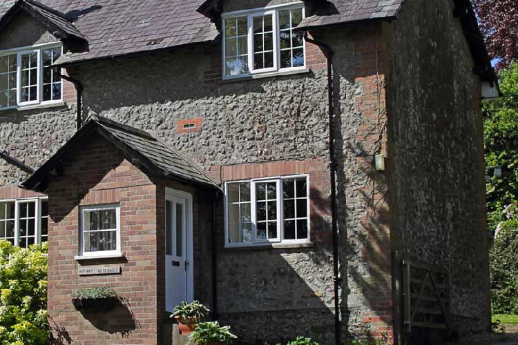 The Old Coach House and Orchard End - Image 1 - UK Tourism Online