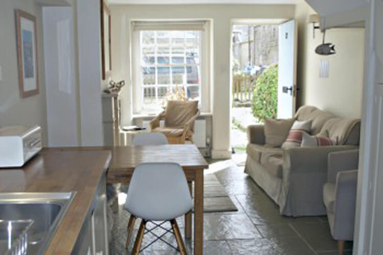 West Bay Cottage - Image 2 - UK Tourism Online