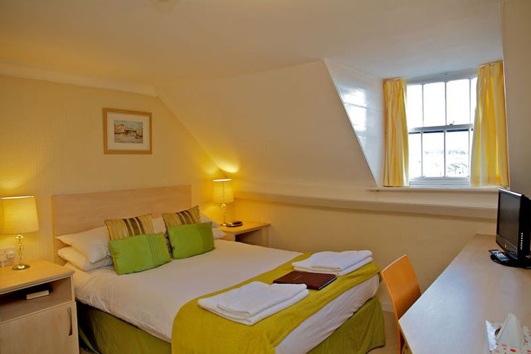 Weymouth Beach B&B - Image 2 - UK Tourism Online