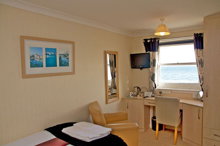 Weymouth Beach B&B - Image 4 - UK Tourism Online