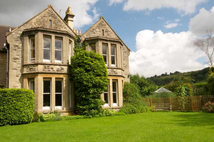 No. 1 Woodchester Lodge - Image 1 - UK Tourism Online