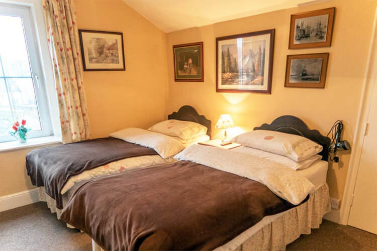 Apsley Villa Guest House - Image 2 - UK Tourism Online