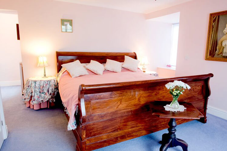 Chipping House Holiday Home in WottonunderEdge