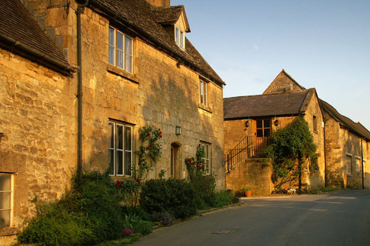 Cotswold Charm Holiday Cottages - Image 1 - UK Tourism Online
