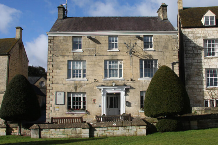 Falcon Inn Painswick - Image 1 - UK Tourism Online