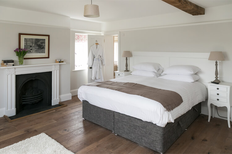 Hammonds Farm Bed & Breakfast - Image 1 - UK Tourism Online