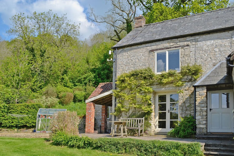 Hydehill Cottage - Image 1 - UK Tourism Online