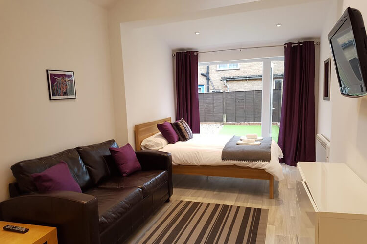 Leckhampton Road Apartments  - Image 4 - UK Tourism Online