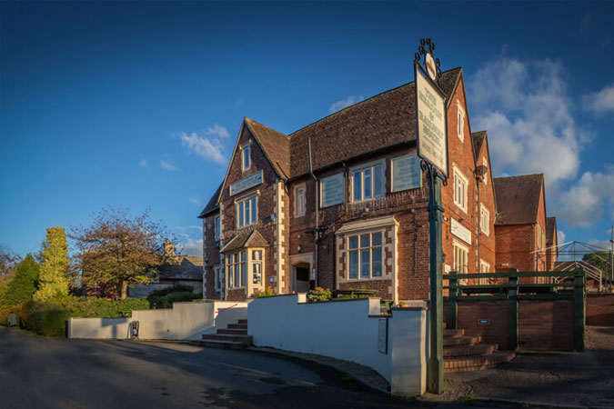 The Beacon & Railway Hotel Thumbnail | Stonehouse - Gloucestershire | UK Tourism Online