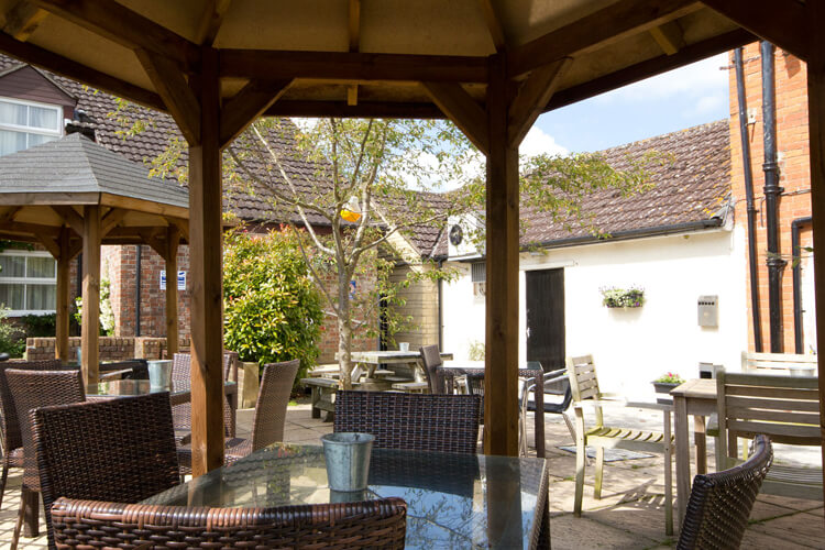 The Tudor Arms - Image 3 - UK Tourism Online