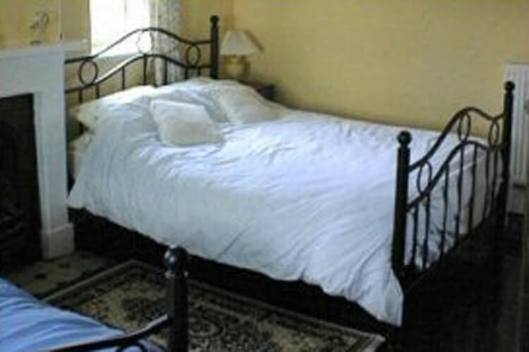 Wood Stanway Farmhouse Bed and Breakfast - Image 2 - UK Tourism Online