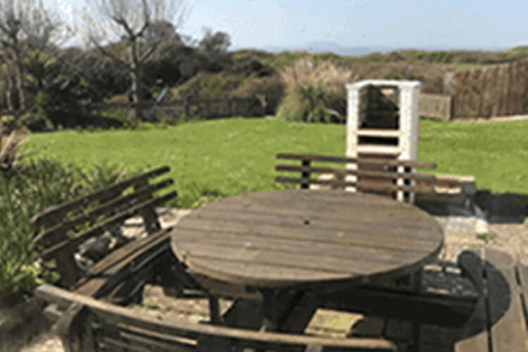 Beach House Holiday Cottage - Image 1 - UK Tourism Online