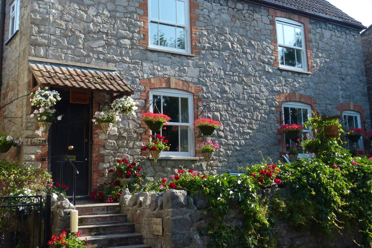 Chedwell Cottage - Image 1 - UK Tourism Online