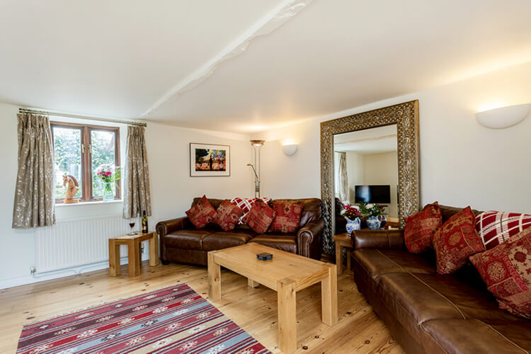 Courtyard Barn - Image 2 - UK Tourism Online