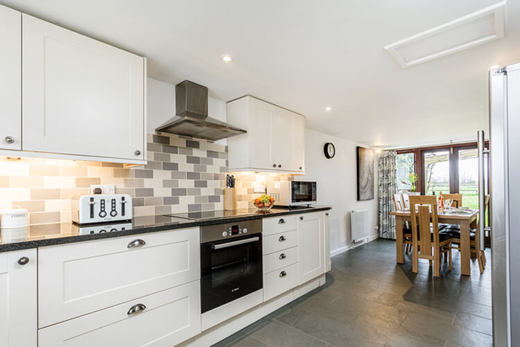 Courtyard Barn - Image 3 - UK Tourism Online