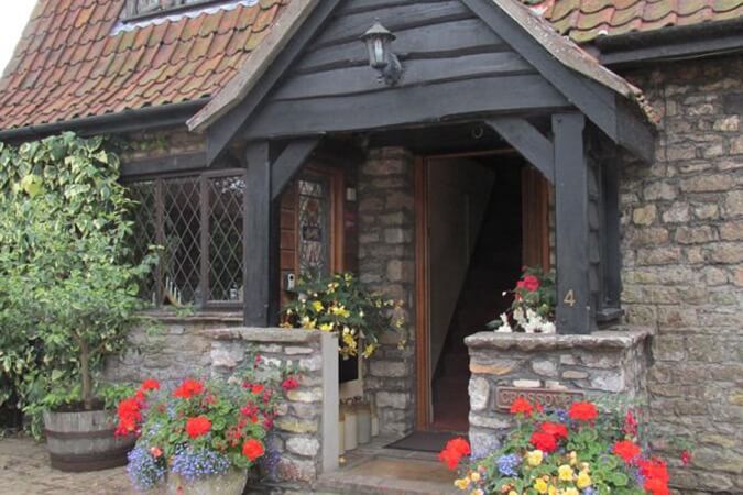 Crossover House Bed and Breakfast Thumbnail | Bristol - Somerset | UK Tourism Online