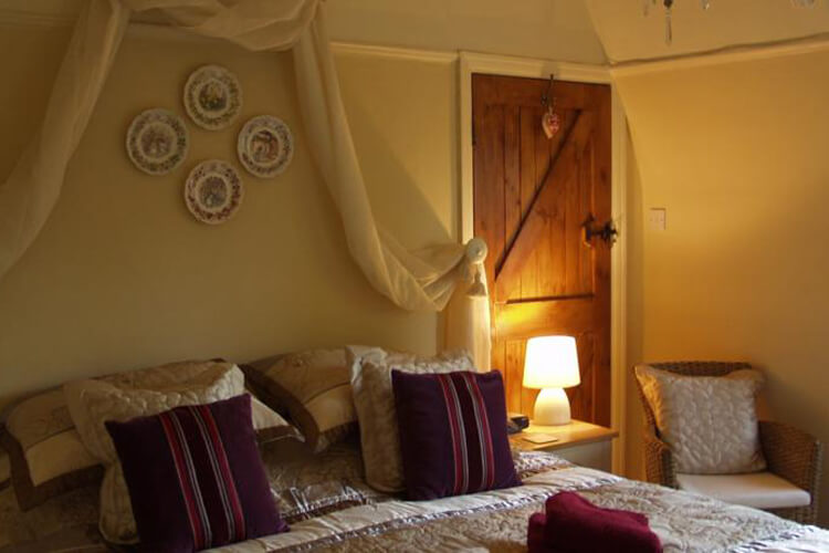 Crossover House Bed and Breakfast - Image 2 - UK Tourism Online