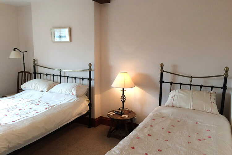 Hillview Farm Bed and Breakfast - Image 4 - UK Tourism Online