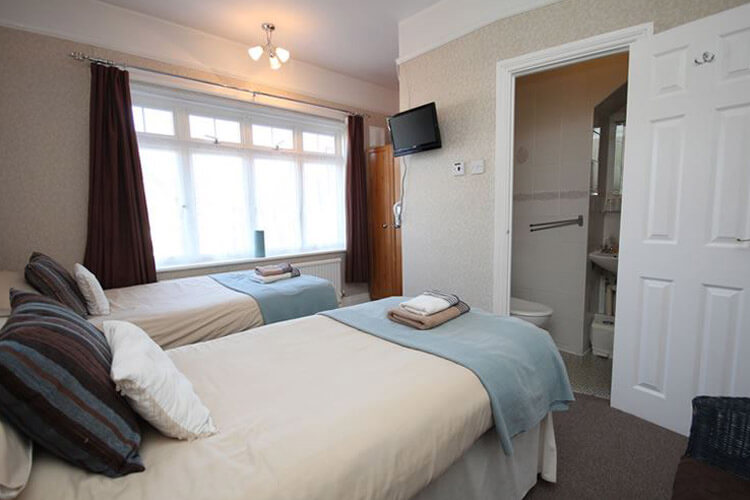 Lorna Doone Guest House - Image 3 - UK Tourism Online