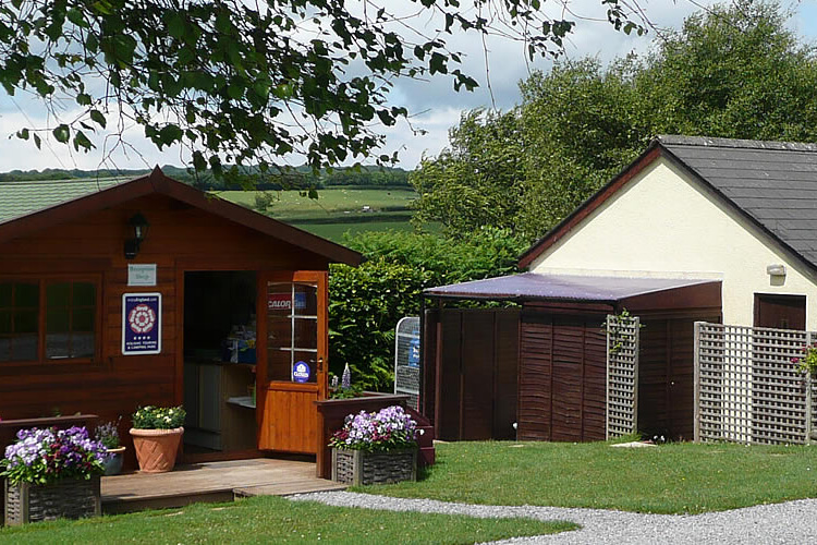 Lowtrow Cross Caravan Camping Site - Image 2 - UK Tourism Online