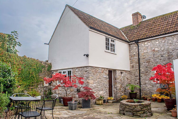 Somerset Court Cottages - Image 1 - UK Tourism Online