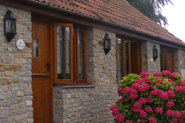 The Burcott Inn Cottages - Image 1 - UK Tourism Online