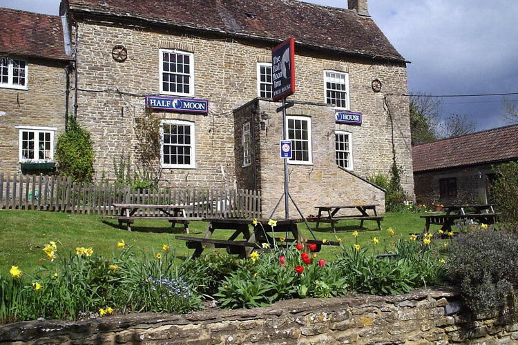 The Half Moon Inn - Image 1 - UK Tourism Online