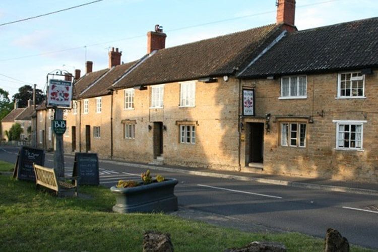 The Manor Arms - Image 1 - UK Tourism Online
