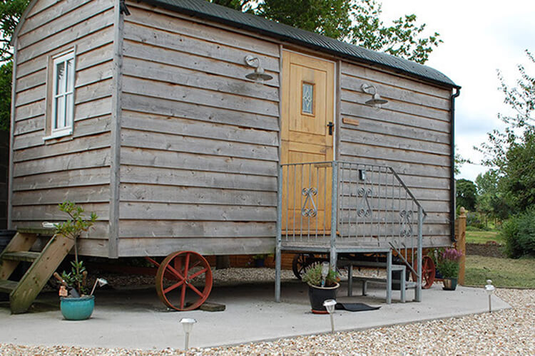 To Rest a While Shepherds Hut - Image 5 - UK Tourism Online