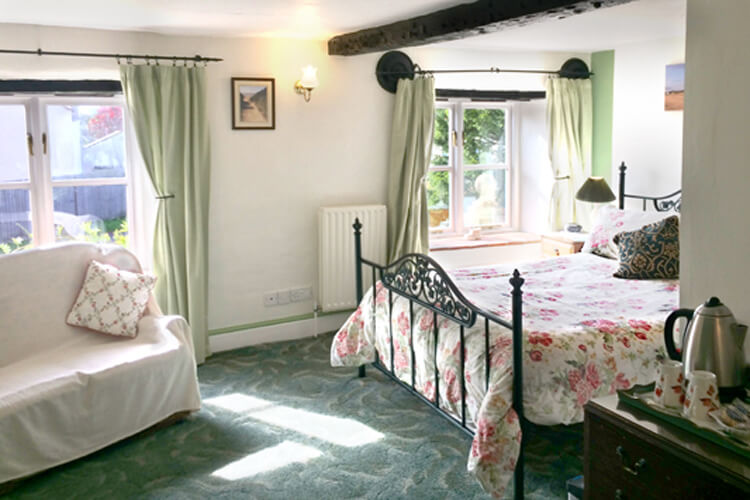 Yew Tree House Bed & Breakfast - Image 3 - UK Tourism Online