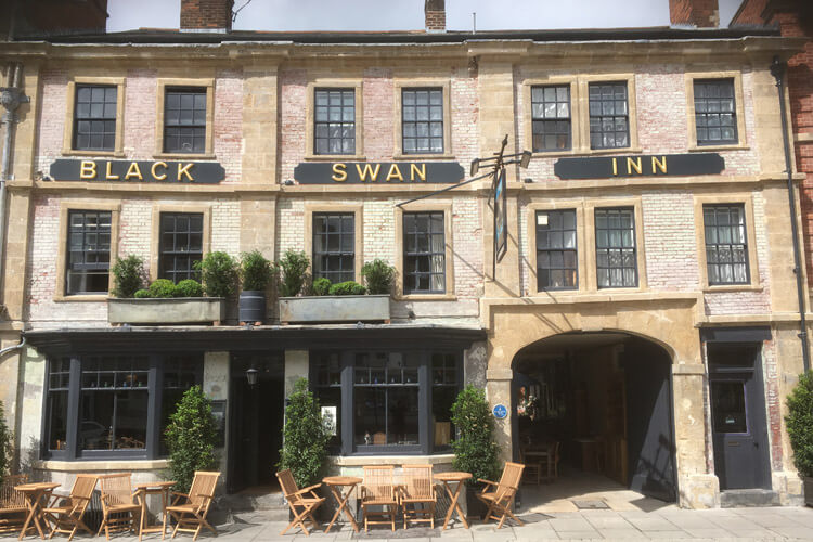 Black Swan Hotel - Image 1 - UK Tourism Online