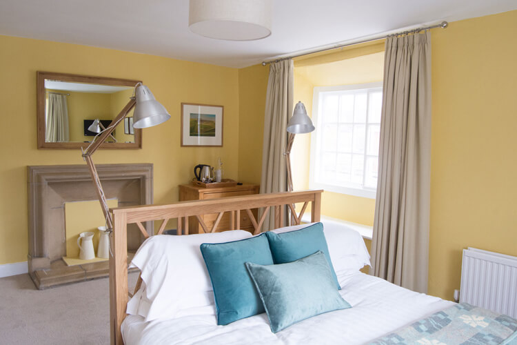 Crown At Aldbourne - Image 2 - UK Tourism Online