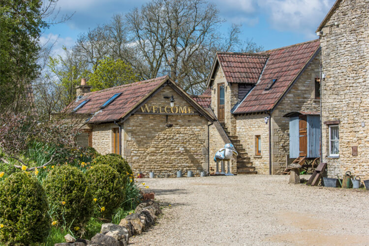 Fosse Farmhouse B&B - Image 1 - UK Tourism Online