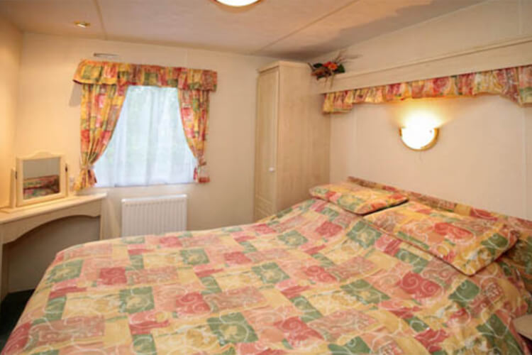 Foxhangers Canalside Holidays - Image 3 - UK Tourism Online