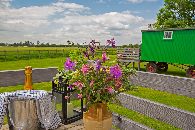 Malmesbury Glamping at Whychurch Farm - Image 2 - UK Tourism Online