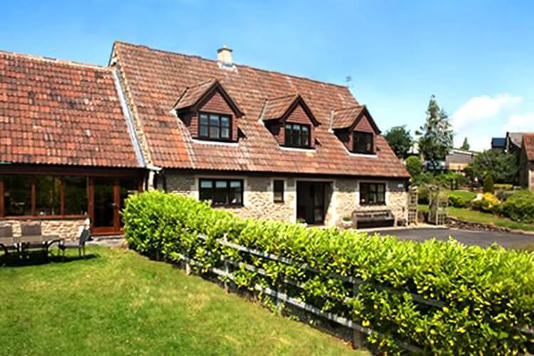 Norbin Farmhouse - Image 1 - UK Tourism Online